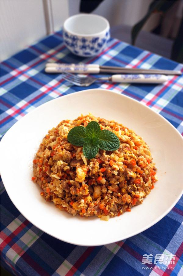 Stir-fried Minced Pork with Carrots and Horseshoe recipe