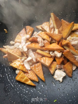 Fried Pork with Dried Tofu recipe