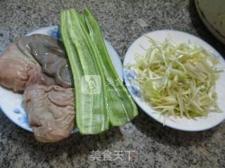 Stir-fried Pork Belly with Chives and Chives Sprouts recipe