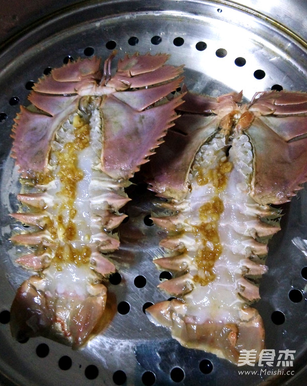 Steamed Nine-tooth Fan Shrimp with Garlic recipe