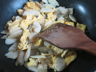 Pickled Mustard Slices, Duck Egg and Fried Whip Bamboo Shoots recipe