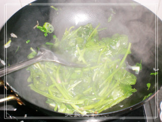 Stir-fried Spinach with Shrimp Balls recipe