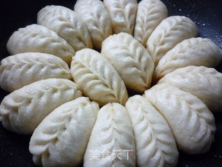 Willow Leaf Fried Bun recipe