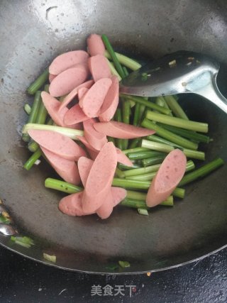 Stir-fried Ham Sausage with Garlic Moss recipe