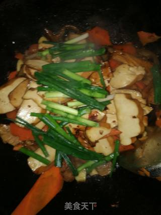 Braised Pork and Carrots Sautéed and Dried recipe