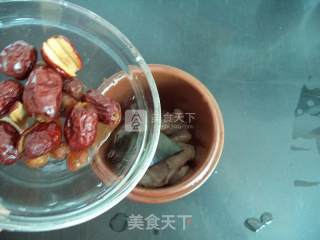 Stewed Ejiao with Red Dates and Lean Pork recipe