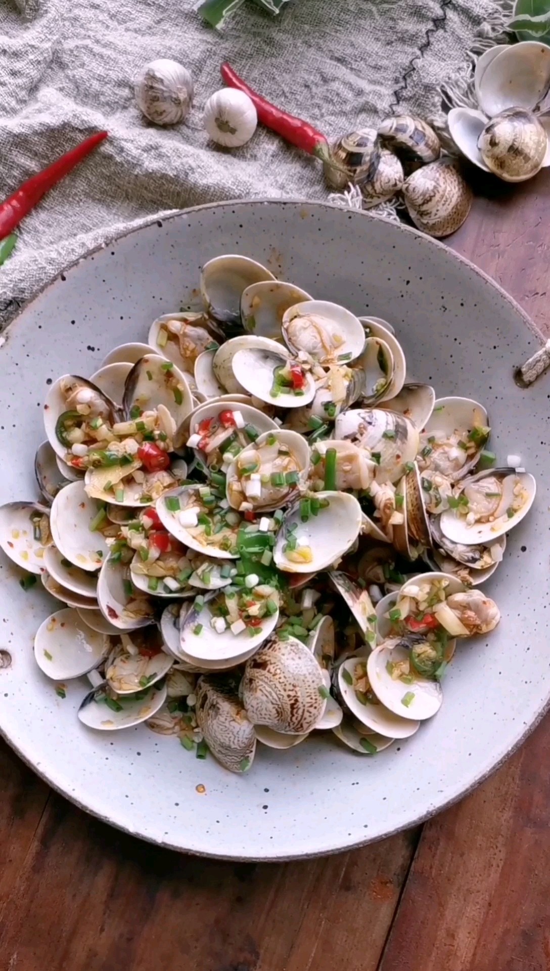 Clams with Salad recipe