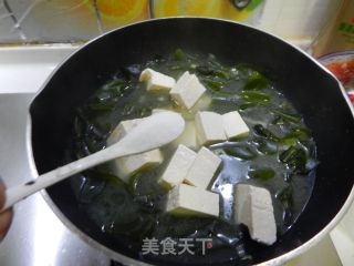 Seaweed Tofu Soup recipe