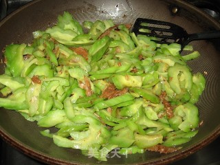 [recipe Exchange] Stir-fried Bitter Gourd with Dace in Black Bean Sauce recipe