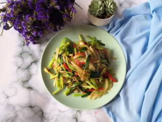 Stir-fried Celery with Shredded Radish recipe