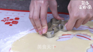 How to Make Christmas Frosting Biscuits recipe