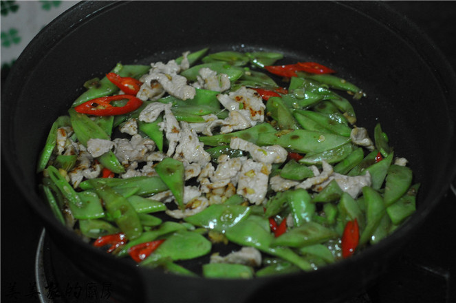 Stir-fried Pork with Crab Beans recipe