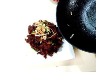 【flying Birds and Beasts】——"fried and Cooked Rose Robe Meat" recipe