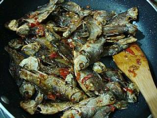 Appetizer with Rice----------【chopped Pepper Dried Crucian Carp】 recipe