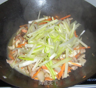 Stir-fried Shredded Pork with Mushrooms recipe