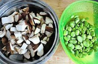 Stir-fried Broad Beans with Mushrooms recipe