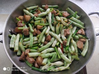 Steamed Noodles with Beans and Garlic Moss recipe