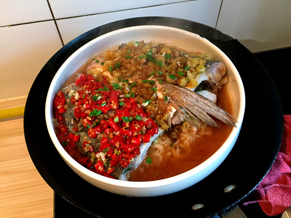 Sichuan and Hunan Famous Dish Chopped Pepper Fish Head recipe