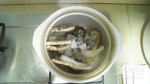 Yam Fuling Coix Dehumidifying and Warming Stomach Soup recipe