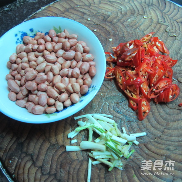 Spicy Fried Peanuts recipe