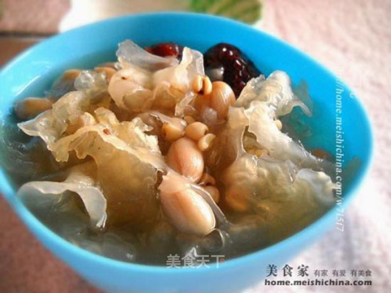 Barley, Peanut and Tremella Soup recipe