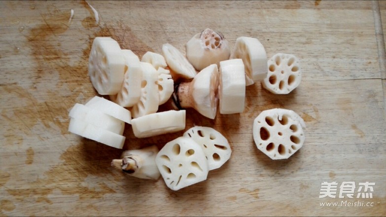 Nourishing Yin and Cooling Blood Old Duck Lotus Root Soup recipe