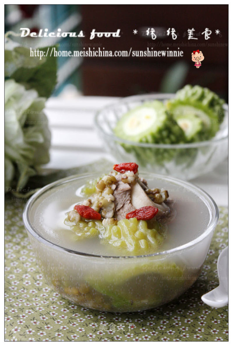 Clear Fire and Cooler-----bitter Melon and Mung Bean Bone Soup recipe
