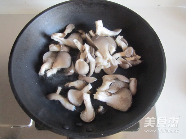 Stir-fried Chinese Cabbage with Mushrooms recipe