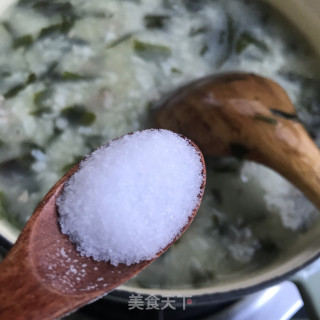 Wakame and Preserved Egg Beef Porridge recipe