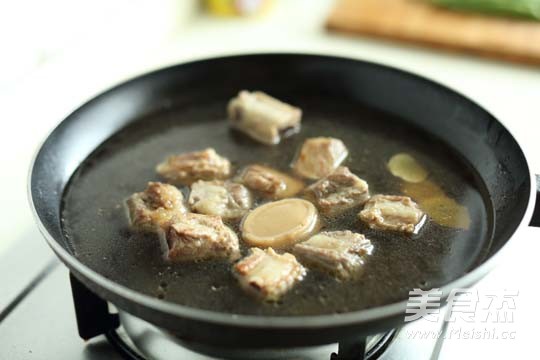 Braised Pork Ribs with Beans recipe