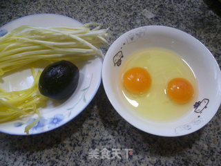 Scrambled Double Eggs with Leek Sprouts recipe