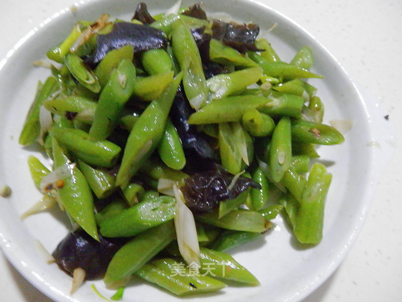 Long Bean Stir-fried Fungus recipe