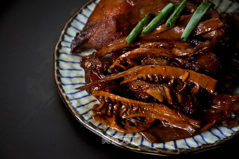 Braised Pork Trotters with Bamboo Shoots recipe