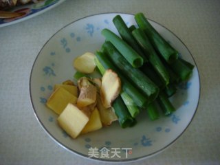 Stir-fried Crab with Ginger and Green Onion recipe