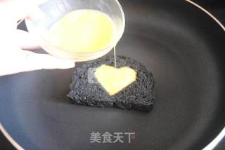 #aca烤明星大赛# Fried Bamboo Charcoal Toast Slices with Olives recipe