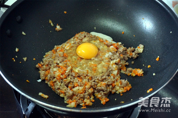 Stir-fried Minced Pork with Carrots and Horseshoe recipe
