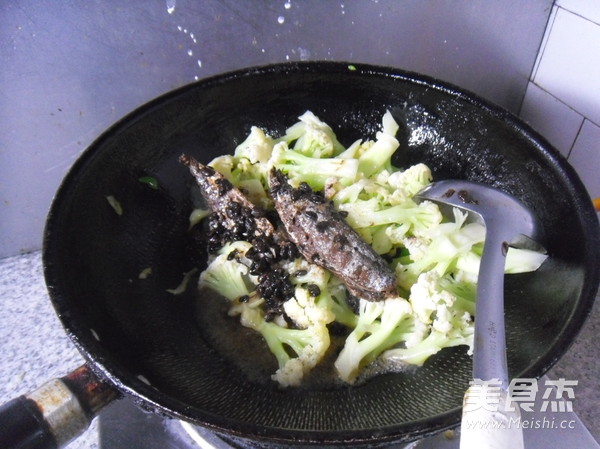 Braised Cauliflower with Dace in Black Bean Sauce recipe