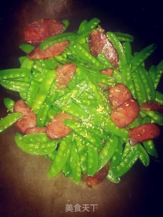 Stir-fried Snow Peas with Sausage recipe