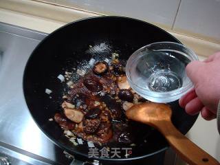 Braised Cabbage with Shiitake and Pork Slices recipe