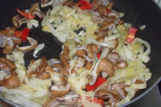 Delicious Home-cooked Sauerkraut Fried Intestines recipe