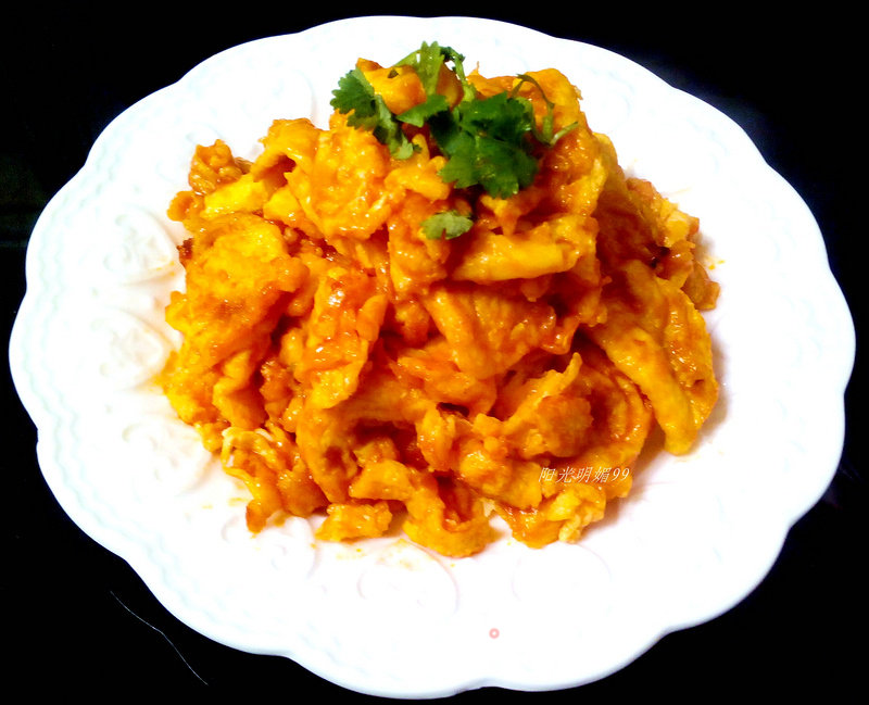 Scrambled Eggs with Tomato Sauce recipe