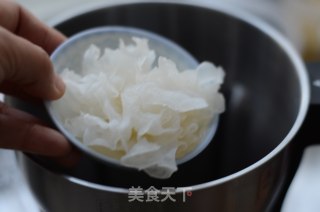 #秋滋阴润肺#white Fungus Lily Black Soy Milk recipe