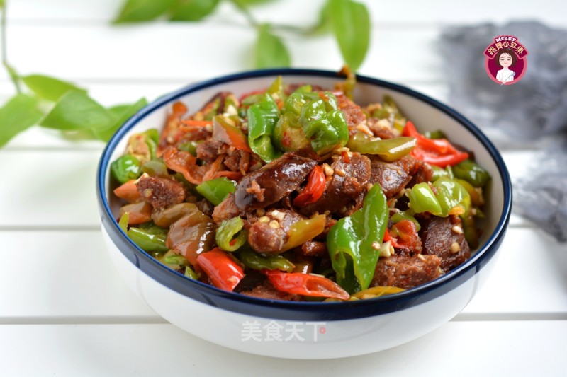 Stir-fried Sausage with Chili recipe