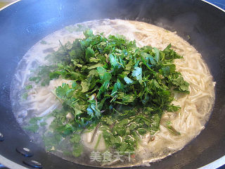 Delicious Scallop Enoki Mushroom Soup recipe