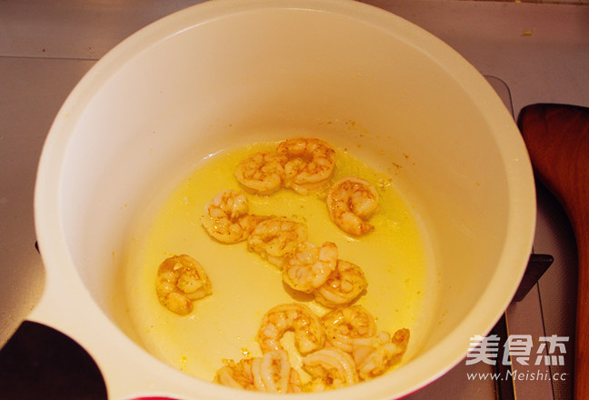 A Good Partner for Summer Dinners, Fried Lilies with Shrimps and Asparagus recipe