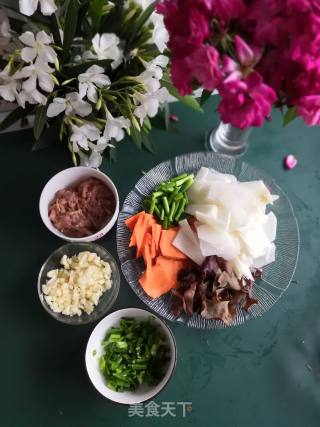 Stir-fried Shredded Pork in Four Colors recipe