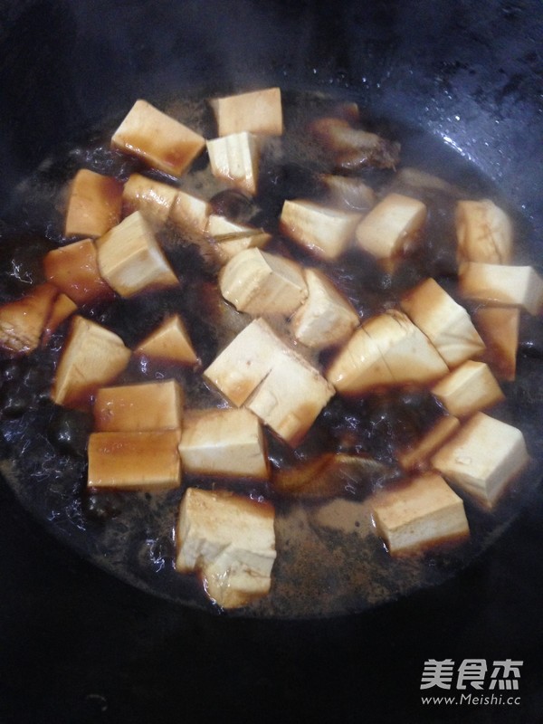 Braised Tofu with Small Yellow Croaker recipe