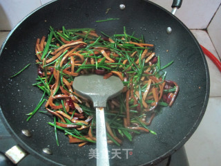 Stir-fried Chives with Fragrant Dried recipe