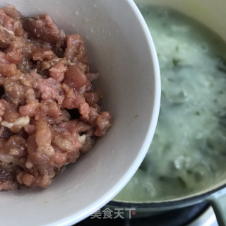 Wakame and Preserved Egg Beef Porridge recipe