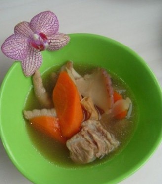 Chicken Feet Soup with Carrot Ribs recipe